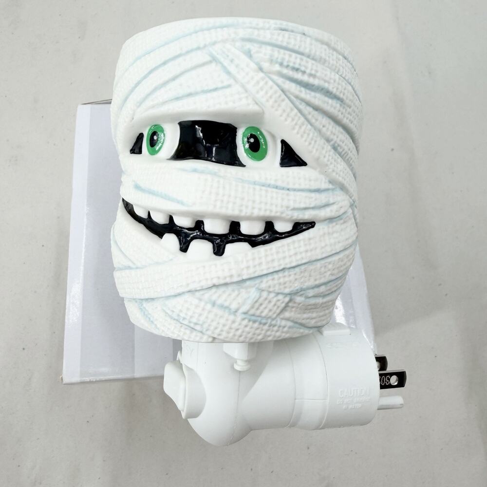Scentsy “UNDER WRAPS” Mummy Halloween Full Size Wax Warmer NEW with Box